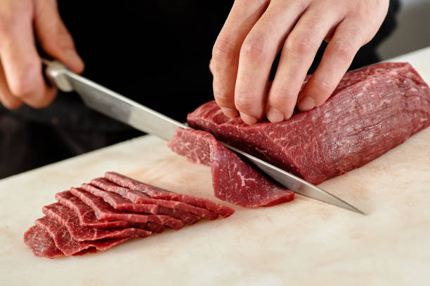 Jangan Sembarangan! Ini Tips Mengolah Daging Hewan Kurban yang Benar, 1. Jangan Mencuci Daging, 2. Boleh Dicuci Kalau Mau Langsung Diolah, 3. Diamkan Daging dan Pisahkan Per Potongan, 4. Bungkus Dengan Daun Pepaya, 5. Lemaskan Daging Pakai Nanas, 6. Perhatikan Teknik Memotong Daging, 7. Marinasi Pakai Rempah atau Jeruk Nipis