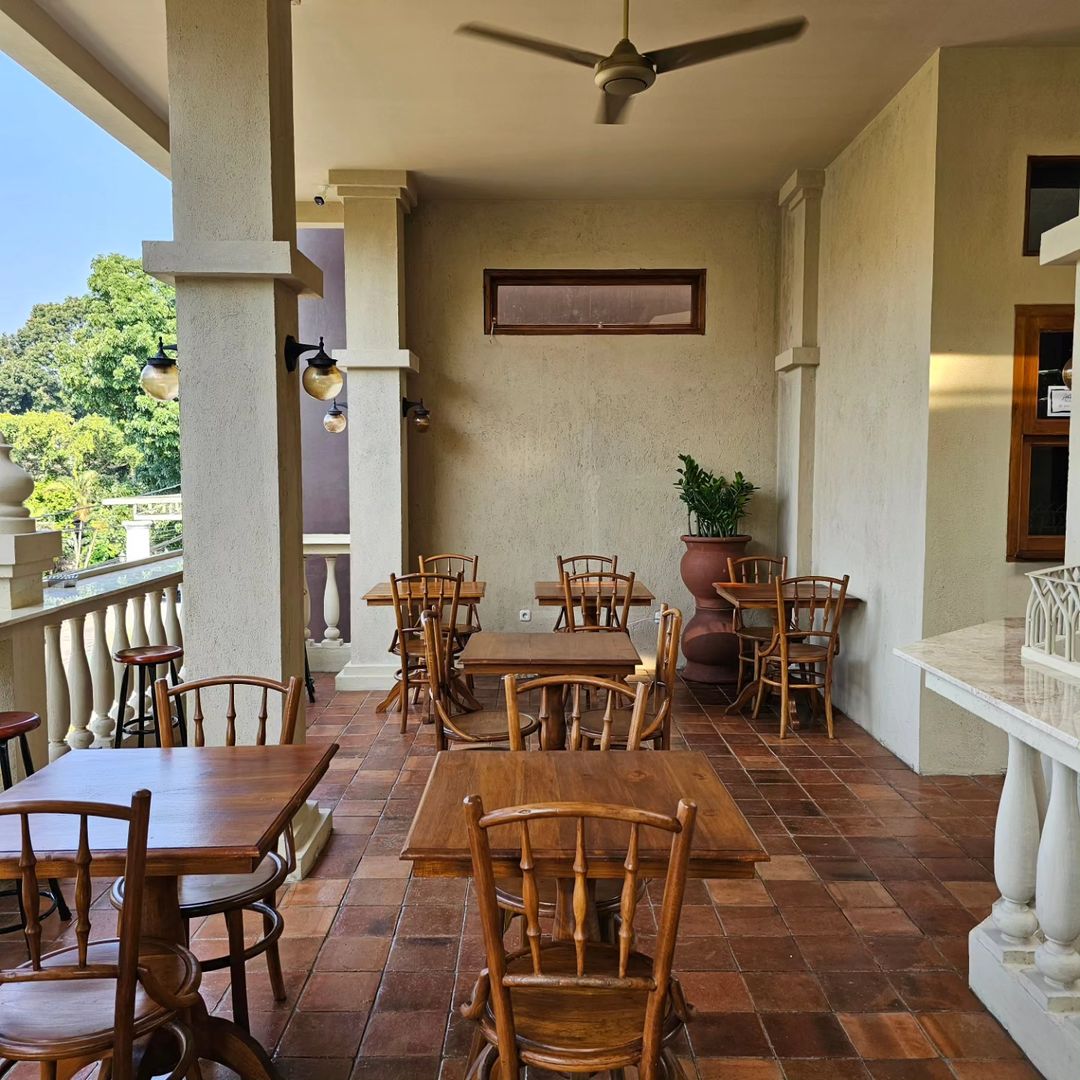 Oma Huis, Tempat Hangout Baru di Jakarta Selatan dengan Vibes Vintage, 1. Kantin Oma, 2. Abadi Noodle, 3. Gudi Bake, 4. Ono Poke Kitchen, 5. Furutu Sando, 6. Burnt Burger, 7. Ice Honey