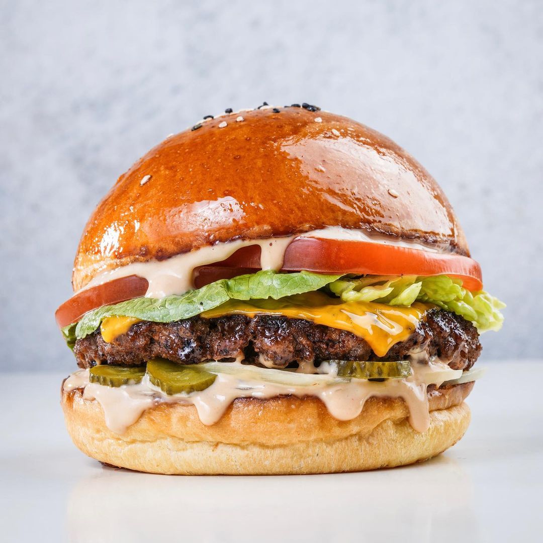 Oma Huis, Tempat Hangout Baru di Jakarta Selatan dengan Vibes Vintage, 1. Kantin Oma, 2. Abadi Noodle, 3. Gudi Bake, 4. Ono Poke Kitchen, 5. Furutu Sando, 6. Burnt Burger, 7. Ice Honey
