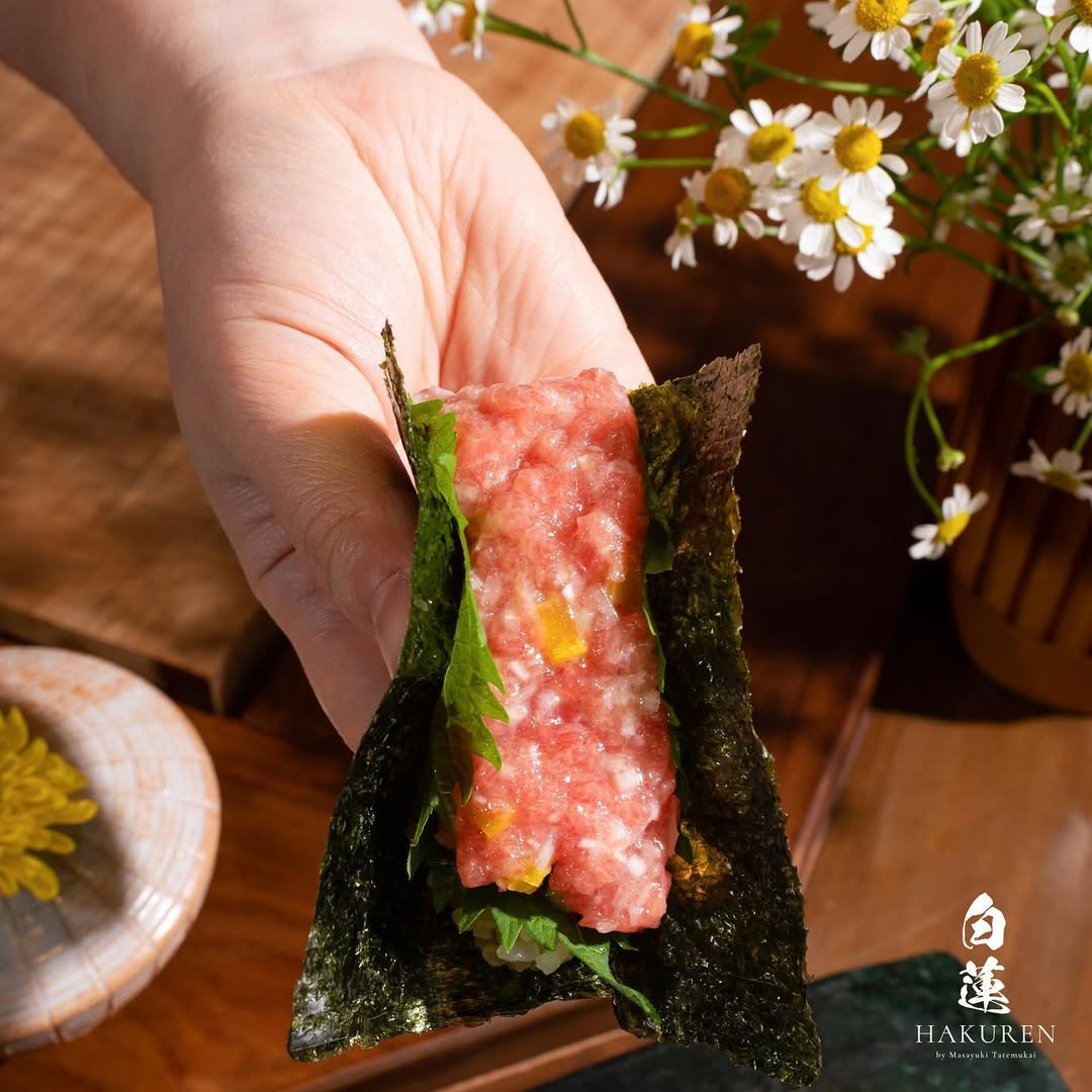 10 Restoran Omakase di Jakarta Selatan untuk Pengalaman Bersantap Mewah, 1. Tatemukai Signature Omakase Sushi, 2. Hakuren, 3. Ichiba Omakase Edomae, 4. Shinkai, 5. Hakuryu Kappo Omakase, 6. Gurēsu Dining, 7. Kokuu, 8. Kohai, 9. II Yawara Omakase, 10. Sumi To Kome