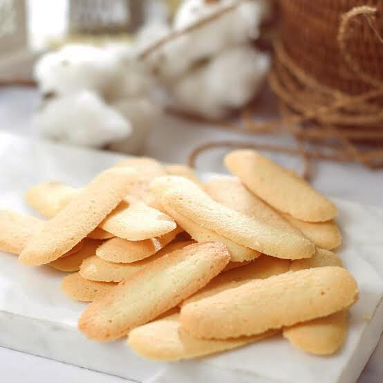 Sejarah Kue Lidah Kucing, Idola Saat Hari Raya, Asal-Usul Kue Lidah Kucing, Lidah Kucing Saat Hari Raya, Lidah Kucing di Berbagai Negara, Seperti Apa Rasa Lidah Kucing?, Varian Kue Lidah Kucing