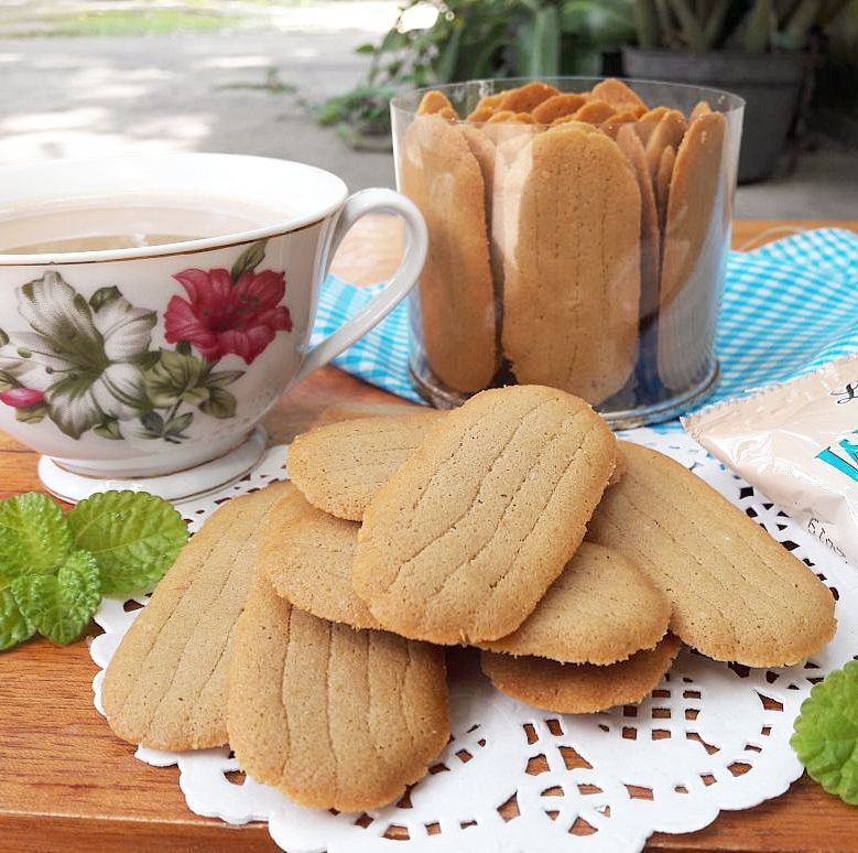 Sejarah Kue Lidah Kucing, Idola Saat Hari Raya, Asal-Usul Kue Lidah Kucing, Lidah Kucing Saat Hari Raya, Lidah Kucing di Berbagai Negara, Seperti Apa Rasa Lidah Kucing?, Varian Kue Lidah Kucing