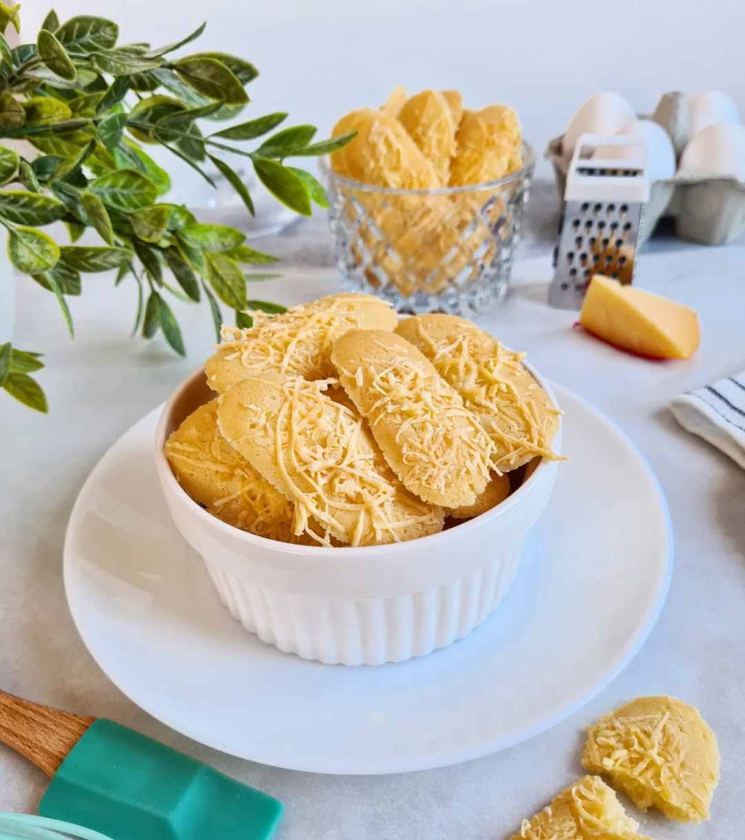 Sejarah Kue Lidah Kucing, Idola Saat Hari Raya, Asal-Usul Kue Lidah Kucing, Lidah Kucing Saat Hari Raya, Lidah Kucing di Berbagai Negara, Seperti Apa Rasa Lidah Kucing?, Varian Kue Lidah Kucing