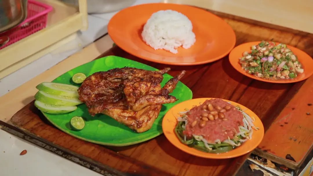 10 Ayam Taliwang di Jakarta, Pedasnya Bikin Nagih, 1. Ayam Taliwang 27 Asli Lombok, 2. Ayam Taliwang As'ad, 3. Taliwang Bersaudara, 4. Ayam Taliwang Khas Lombok Asli Pak Rosidi, 5. Bali dari Selatan, 6. Halo Bali Dining, 7. Bale Lombok, 8. Ayam Taliwang Tomang Toll, 9. Ayam Taliwang H. Moerad, 10. Warung Taliwang Blok M H. Jenk
