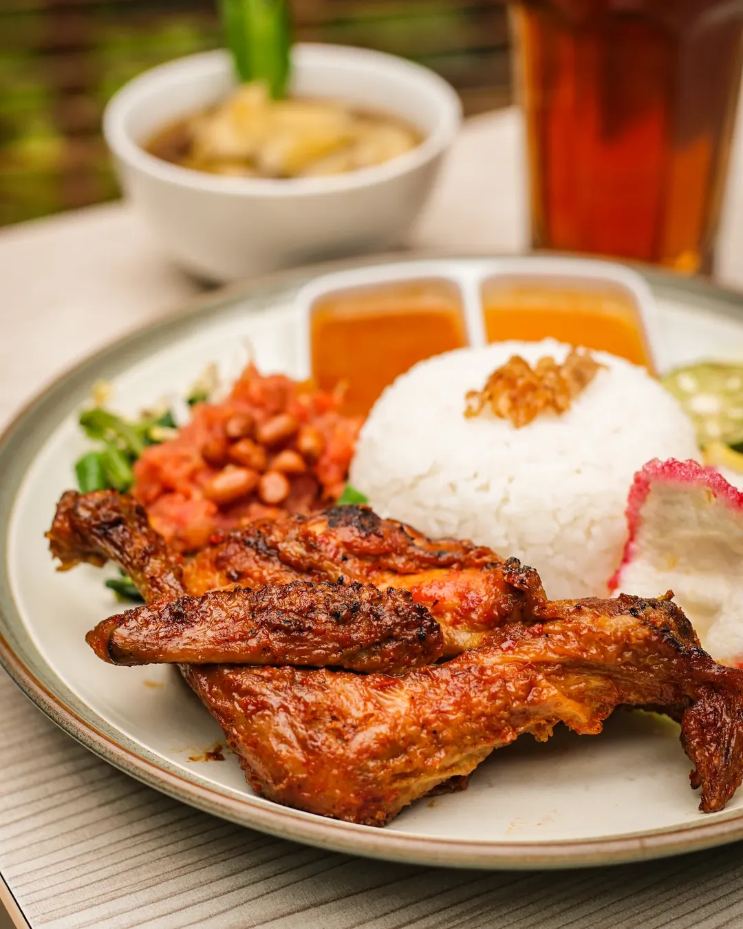 10 Ayam Taliwang di Jakarta, Pedasnya Bikin Nagih, 1. Ayam Taliwang 27 Asli Lombok, 2. Ayam Taliwang As'ad, 3. Taliwang Bersaudara, 4. Ayam Taliwang Khas Lombok Asli Pak Rosidi, 5. Bali dari Selatan, 6. Halo Bali Dining, 7. Bale Lombok, 8. Ayam Taliwang Tomang Toll, 9. Ayam Taliwang H. Moerad, 10. Warung Taliwang Blok M H. Jenk