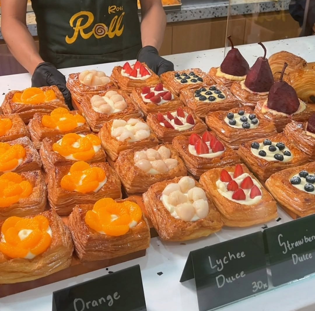 10 Dessert Enak di Bogor, Legitnya Sampai ke Hati, 1. Prouve Patisserie, 2. Kelor Tiga Coffee &amp; Plants, 3. Fat Bubble, 4. Gi Bakker, 5. Butterfields, 6. Mister and Misses Cakes, 7. Keel n Rish, 8. Roti Roll Sentul, 9. Klappertaart Huize Cafe, 10. Pia Apple Pie