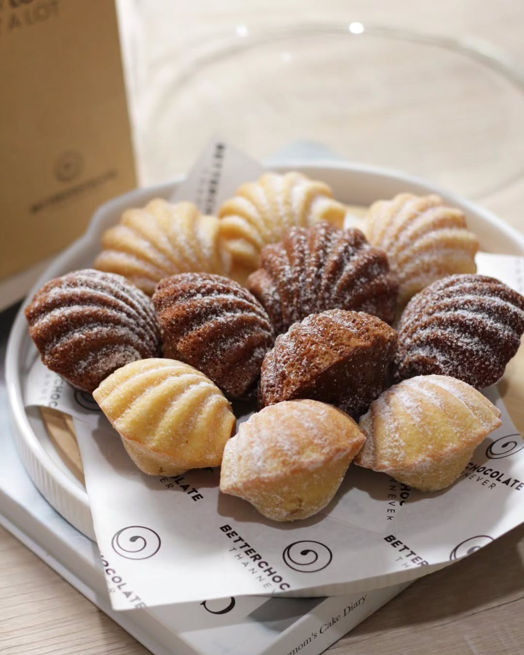 10 Madeleine di Jakarta, Pastry Khas Prancis nan Menggoda, 1. MET Glodok, 2. Paris Baguette, 3. Chateraise, 4. Better Chocolate Than Never, 5. Mongsim, 6. Jiro Bakes, 7. Lumee Patisserie, 8. Batterinc, 9. Soopsok Sweets, 10. Levant Boulangerie
