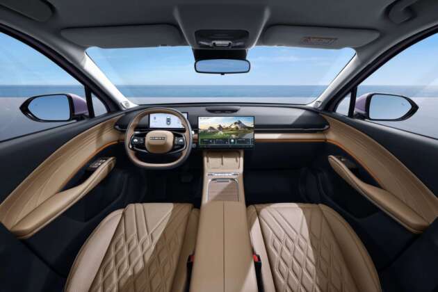 Chery Tiggo 7L in China – rebadged Omoda C7, sliding 15.6-inch touchscreen, 197 PS 1.6L turbo 4-cylinder
