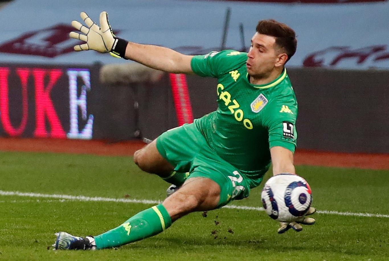 Emiliano Martinez masih jadi target utama Manchester United