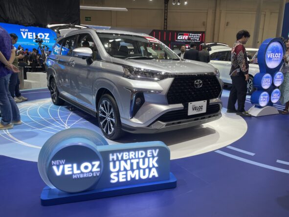 Harga Toyota Veloz Hybrid 