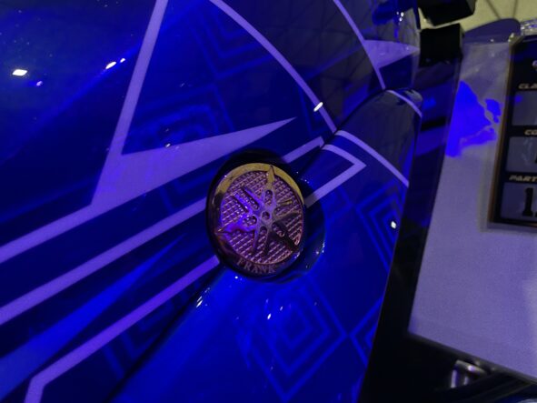 logo yamaha terbuat dari emas murni