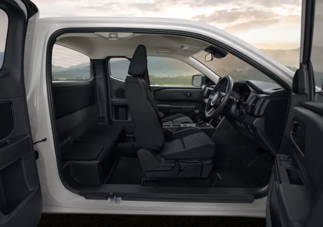 mitsubishi triton street
