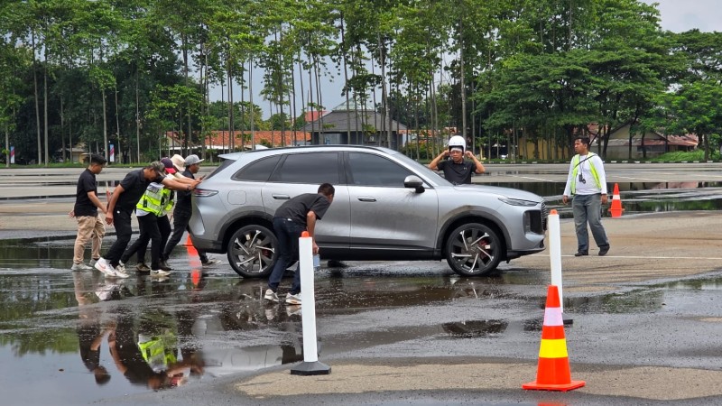 Lepas L8 rusak saat media test drive