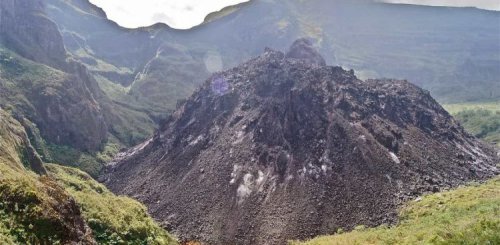 Gunung Kelud Kediri: Harga Tiket, Wahana, Rute Pendakian, Daya Tarik dll