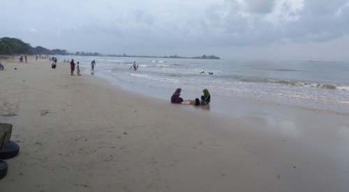 Pantai Ombak Mati, Daya Tarik, Harga Tiket Masuk, Aktivitas Seru Dll