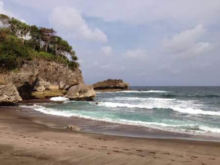 Pantai Madasari Pangandaran: Harga Tiket, Daya Tarik &amp; Aktivitas Seru!