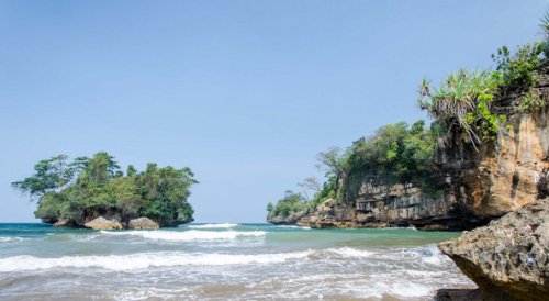 Pantai Pelang Trenggalek Nan Cantik yang Seru untuk Liburan
