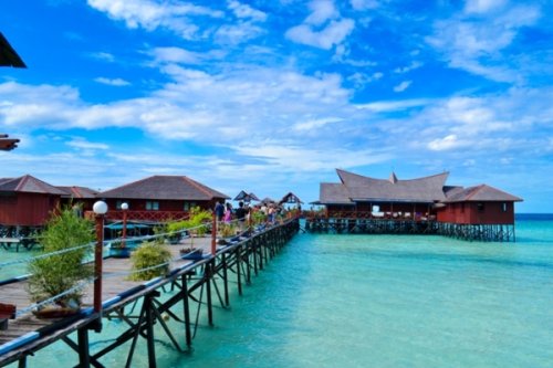 Tentang Pulau Derawan, Lokasi Pulau Derawan Kalimantan Timur, Cara Menuju Pantai Derawan, Keindahan Objek Wisata Pantai Derawan Kaltim, Aktivitas Seru di Pantai Derawan dan Sekitarnya, Obyek Wisata di Sekitar Pantai Derawan, Fasilitas dan Akomodasi Pantai Derawan , Tips Nyaman Berlibur di Pulau Derawan, Keindahan Surga Bawah Laut Pantai Derawan Kalimantan Timur