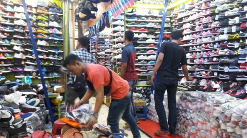 Taman Puring, Belanja ke Sentra Sepatu Keren &amp; Murah Meriah!