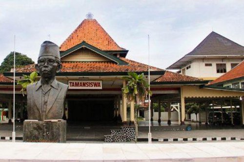 Wisata Edukasi ke Taman Siswa Jogja yang Sarat Akan Makna!