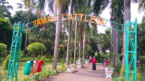 Nongkrong Asyik di Taman Cattleya Tomang Jakarta Barat