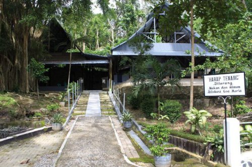 1. Gua Maria Bukit Kanada, 2. Alun-Alun Rangkasbitung, 3. Museum Multatuli, 4. Balong Ranca Lentah, 5. Curug Sata, 6. Masjid Agung Al-Araf Rangkasbitung, 7. Pantai Karang Bokor, 8. Pantai Ciantir, 9. Pantai Tanjung Layar, 10. Curug Munding, 11. Perpustakaan Saidjah Adinda, 12. Rafting di Sungai Ciberang Rangkasbitung, 13. Vihara Rangkasbitung, 14. Wisata Kuliner Sate Bandeng, 15. Agrowisata Kebun Teh Cikuya, 16. Curug Kanteh, 17. Curug Cihear, 18. Wisata Air Panas Senang hati, 19. Pantai Goa Langir Sawarna, 20. Curug Kumpay, 21. Kupat Tahu khas Rangkasbitung, Top 21+ Tempat Wisata di Rangkasbitung Terbaru & Paling Hits, Wajib Dikunjungi!