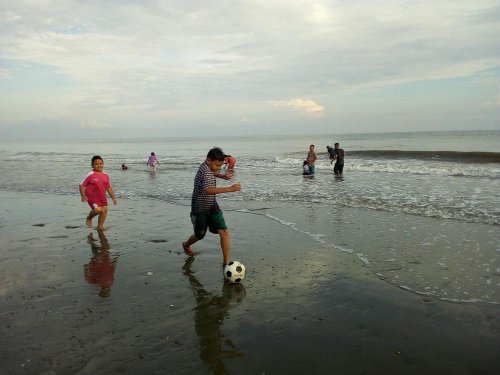 1. Pantai Kuthang, 2. Pantai Manohara, 3. Pantai Pasi Aron, 4. Krueng Lhok Gop, 5. Air Terjun Gunung Palang, 6. Masjid Kuta Batee Meureudu, 7. Benteng Kuta Batee, 8. Kuburan Malem Dagang, 9. Nasi Briyani dan Martabak Kari, 10. Kerajinan Pandan, 11. Krueng Cubo, 12. Bate Iliek, 13. Masjid Tengku Di Pucok Krueng, 14. Taman Kota Pidie Jaya, 15. Pantai Balemon, 16. Sabana Blang Raweu, 17. Air Terjun Ulim Pidie Jaya, 18. Krueng Lampoh Lada, Top 18+ Tempat Wisata di Pidie Jaya TerHits & Terbaik yang Wajib Dikunjungi!