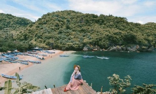 Pantai Gesing, Harga Tiket, Fasilitas, Aktivitas Seru &amp; Daya Tarik!