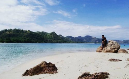 1. Wisata Pantai Bean, 2. Wisata Pantai Lewolein, 3. Wisata Pantai Waijarang, 4. Wisata Pantai Mingar, 5. Wisata Air Terjun Lodovavo Atawuwur, 6. Wisata Tanjung Nuhanera, 7. Wisata Dapur Alam Watuwawer, 8. Wisata Desa Nelayan Lamalera, 9.&nbsp;Wisata Taman Daun Lewoleba, 10. Wisata Bukit Cinta Waijarang, 11. Wisata Batu Payung, 12. Wisata Pulau Siput, 13. Wisata Bukit Wade, 14. Bukit Doa Watomiten, Top 14+ Tempat Wisata di Lembata Terbaik & Paling Hits yang Wajib Dikunjungi