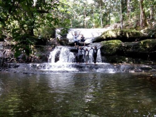 1. Air Terjun Lepung Iring, 2. Taman Nasional Bukit Baka, 3. Hutan Wisata Baning, 4. Museum Kapuas Raya, 5. Istana Al Mukarramah, 6. Nohkan Tolangit, 7. Danau Jemelak, 8. Panorama Kedah Tempunak, 9. Rumah Betang Ensaid Panjang, 10. Wisata Gunung Kelam, 11. Danau Gucci, 12. Air Terjun Nokan Nayan, 13. Wisata Rohani Bukit Kelam, 14. Galeri Motor Bandong, 15. Wisata Sawah Adau Kelam, 16. Masjid Jami Sultan Nata, 17. Museum Dara Juanti, 18. Makam Aji Melayu Sepauk atau Makam pangeran Kuning, 19. Situs Sejarah Batu Dara Muning, 20. Batu Lingga Yoni dan Batu Nandi, 21. Gereja Katedral Sintang, 22. Tugu Pancasila Kota Sintang, 23. Taman Alun &ndash; alun Kapuas, 24. Serantung Water Park, 25. Rumah Kapal, 26. Tugu Bank Indonesia, Top 26+ Tempat Wisata di Sintang Kalbar Terbaik & Paling Hits yang Wajib Dikunjungi