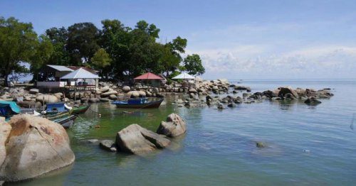 1. Pantai Samudera Indah, 2. Pulau Randayan, 3. Bukit Jamur, 4. Air Terjun Riam Merasap, 5. Miniland Batu Payung, 6. Goa Romo, 7. Hutan Adat, 8. Air Terjun Riam Berawan, 9. Pulau Lemukutan, 10. Air Terjun Riam Susok, 11. Riam Madi, 12. Riam Pelayo, 13. Riam Mubek, 14. Riam Baro, 15. Riam Erang, 16. Riam Pain&rsquo;t Batah, 17. Riam Marum, 18. Riam Bangaram, 19. Riam Jugan, 20. Riam Mangkamang, 21. Riam Sangadum, 22. Air Terjun Seraung, 23. Air Panas (Spax), 24. Danau Taipi, 25. Riam Surut, 26. Air Terjun Riam Sejajah, 27. Riam Panggar, 28. Riam Mangoi, 29. Wisata Riam Manajur, 30. Riam Guntur, 31. Riam Budi, 32. Riam Benian, 33. Riam Belangin atau Kuweg, 34. Riam Batu Timah, 35. Riam Batu Susun, 36. Riam Batapsa, 37. Riam Ampang, 38. Air Terjun Riam Banyis, 39. Air Terjun Wong Prawan, 40. Air Terjun Saray Brunyau, 41. Pantai Gosong, 42. Bukit Sepancong, 43. Gunung Bawang, Top 43+ Tempat Wisata di Bengkayang Kalbar Terbaik & Paling Hits Wajib Dikunjungi!