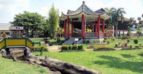 1. Situs Kerajaan Kubu, 2. Gunung Ambawang, 3. Dermaga Batu Ampar, 4. Sungai Kapuas Rasau Jaya, 5. Alam Batu Gajah Kubu Raya, 6. Air Terjun Bidang Bahar, 7. Sungai Kakap, 8. Batu Masjid, 9. Pulau Randayan, 10. Taman Fantasi, 11. Desa Jawa Tengah, 12. Batu/Bukit Wangkang, 13. Waterpark Paradis Q, 14. Wisata Hutan Albasia, 15. Kelenteng Timbul, 16. Taman Agrowisata Rekadena, 17. Taman Fantasia, 18. Pantai Tengkuyung, 19. Tugu Ali Anyang, 20. Hutan Mangrove Batu Ampar, 21. Air Terjun Teluk Pakedai, 22. Rajati Flower Garden, 23. Wisata Balek Kampong, 24. Wisata Danau Ho&rsquo;Ce, Top 24+ Tempat Wisata di Kubu Raya Terbaik & Paling Hits yang Wajib Dikunjungi