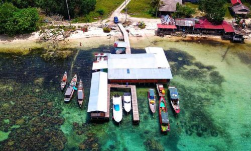 1. Teluk Rusa, 2. Pantai Lagundri, 3. Kampung Pulau Tello, 4. Pulau Sibele, 5. Jembatan O&rsquo;ou, 6. Pantai Merah, 7. Air Terjun Humogo, 8. Air Terjun Mondrowe, 9. Masjid Agung Ar-Rahman, 10. Taman Doa Bunda Maria, 11. Pantai Hilitasaro Toma, 12. Pantai Ladeha, 13. Pantai Moale &nbsp;&nbsp;, 14. Pantai Rockstar, 15. Pasir Putih Pulau Impian, 16. Taman Ya&rsquo;ahowu, 17. Pantai Baloho, 18. Kepulauan Batu, 19. Gua Fetalasa, Top 19+ Tempat Wisata di Nias Selatan Terbaik & Paling Hits Wajib Dikunjungi
