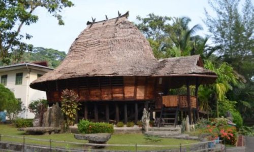 1. Museum Pusaka Nias, 2. Taman Ya&rsquo;ahowu, 3. Pantai Miga, 4. Taman Doa Bunda Maria, 5. Goa Togi Ndrawa, 6. Pantai Laowomaru, 7. Muara Indah, 8. Pantai Hoya, 9. Air Terjun Humogo, 10. Air Terjun Baho Ndra, 11. Pegunungan Soarowiga, 12. Pemukiman Rumah Adat Tradisional, 13. Air Terjun Boho, 14. Wisata Rohani, 15. Air Terjun Baho Gamira, 16. Situs Batu Megalitik, 17. Mesin Percetakan Uang Nias, 18. Tugu Durian, 19. Tugu Peringatan Gempa, Top 19+ Tempat Wisata di Gunungsitoli Terbaik & Terhits yang Wajib Dikunjungi