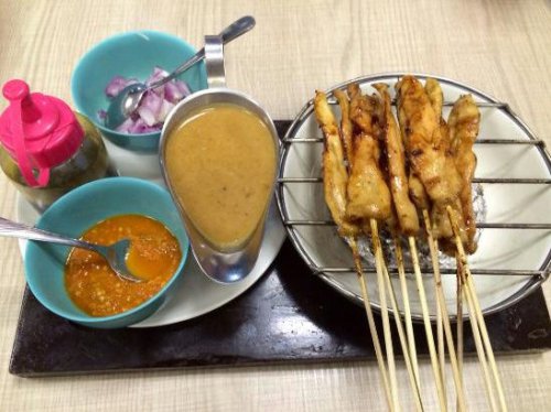 Top 40+ Tempat Makan di Surabaya yang Enak &amp; Populer, Resto Kekinian