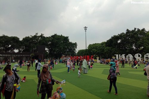 Top 10+ Aktivitas Seru di Alun-alun Bandung, Wisata Kece yang Buat Betah!