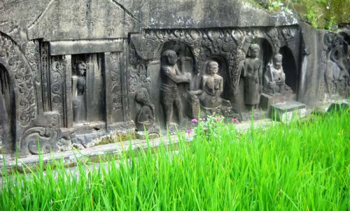 Pura Yeh Pulu: Objek Wisata Religi Bersejarah dengan Relief Cantik