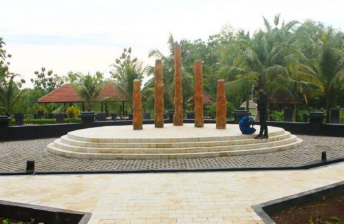 Wisata Sejarah ke Situs Megalitikum SOKOLIMAN Gunung Kidul