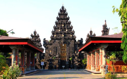 Top 6+ Aktivitas di Makam Bung Karno: Tiket Masuk, Daya Tarik, Wisata Sejarah