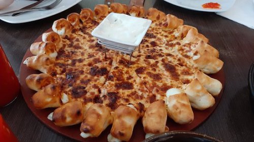 Top 25+ Tempat Makan Pizza di Jakarta Paling Enak &amp; Terkenal, Resto Pizza!