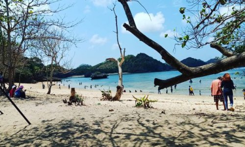 10+ Foto Pantai Teluk Asmara Malang: Harga Tiket, Aktivitas seru, Fasilitas