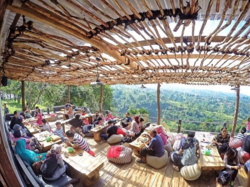 Top 25+ Resto &amp; Cafe di Lembang Paling Hits, Kekinian Buat Nongkrong!
