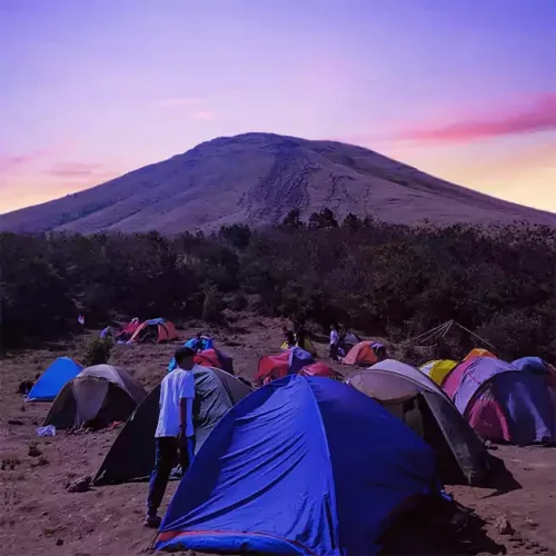 1. Puncak Bayangan Gunung Penanggungan, 2. Lentera Camp Trawas, 3. Bumi Perkemahan Air Terjun Dlundung, 4.&nbsp;Alas Pelangi, 5. Bumi Perkemahan Lumbung Wit-Witan, 6. Gartenhutte Camp Ground, 7. Obis Camp, 8. Sasana Krida Jatijejer, 9. Abhimata Camp Site, 10. Alas Veenuz Trawas, 11. Camping Ground Wanawisata Bernah de Vallei, 12. Selotapak Camp, Top 12+ Tempat Camping di Trawas Mojokerto Paling Seru & Memukau!