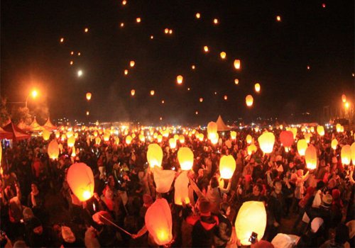 1. Dieng Culture Festival, 2. Festival Jazz Gunung, 3. Yogyakarta Gamelan Festival, 4. Festival Lembah Baliem (Papua), 5. Festival Pacu Jawi (Sumatera Barat), 6. Festival Danau Toba (Sumatera Utara), 7. Festival Rambu Solo (Sulawesi Selatan), 8. Festival Karapan Sapi (Jawa Timur), 9. Festival Sekaten (Yogyakarta), 10. Festival Cap Go Meh (Kalimantan Barat), 11. Festival Erau Kertanegara (Kalimantan Timur), 12. Festival Likurai Timor-Belu (Nusa Tenggara Timur), 13. Festival Lombat Batu di Nias, 14. Pekan Batik Nusantara di Pekalongan, 15. Festival Ogoh-Ogoh di Bali, 16. Gandrung Sewu di Banyuwangi, 17. Festival Danau Sentani di Jayapura, Top 17+ Festival Budaya di Indonesia Paling Memukau yang Menarik Disaksikan