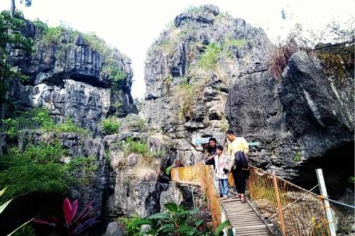 Goa Ngerit, 2. Goa Lowo (Kelelawar), 3. Gua Biru, 4. Goa duduk goa landak kali temon, 4 Goa di Trenggalek, Goa Lawa, Ngerit, Bukit Biru, & Gua Landak