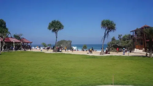 Pantai Ngrawe Gunungkidul: Harga Tiket, Fasilitas, Daya Tarik, Aktivitas Seru Dll