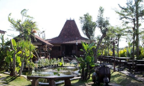 Wedang Kopi Prambanan, Harga Menu, Jam Buka &amp; Daya Tariknya!