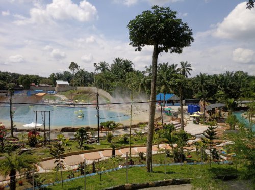 1. Wisata Jona Garden, 2. BIESTRO INDONESIA ( Taman Berkuda dan Memanah Binjai ), 3. Sawah Lukis, 4. Kolam Abadi Langkat, 5. Air Terjun Siluman Namo Belanga, 6. Namu Sira &ndash; Sira, 7. Pantai Florida / Pemandian Air Namu Ukur, 8. Kampung Kuliner Binjai, 9. Pasar Kaget Binjai, 10. Taman Merdeka Kota Binjai, 11. Arung Jeram Sungai Bingei, 12. Taman Selfie, 13. Taman Balita Kota Binjai, 14. Stasiun Binjai, 15. Taman Remaja Binjai, 16. Taman Edukasi Binjai, 17.&nbsp;Masjid Raya Binjai, 18. Belanja di Binjai Super Mall, 19. Kolam Renang Qitaro, 20. Taman RTH Dewi Sri, 21. Shri Raja Rajesvari Amman Padang Cermin Koil, 22. Pantai SB, 23. Titik Nol Kota Binjai, 24. Kolam Renang Tirta Raerim, 25. Kuil Shri Mariamman, 26. Kolam Renang Licia, 27. Kolam Renang Dendang Tirta, 28. Brahrang Asri Swimming Pool, 29. Kolam Renang Tirta Mulia, 30. Masjid Agung Binjai, 31. Tugu Perjuangan 1945, 33. Rumah Makan Irian Binjai, Top 33+ Tempat Wisata di Binjai – Langkat Terbaru & Hits yang Wajib Dikunjungi!