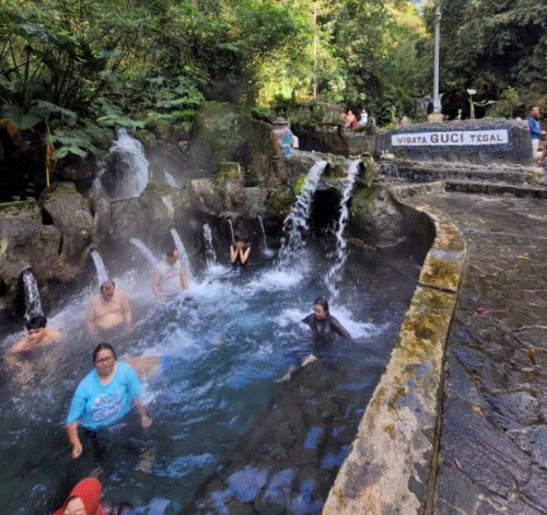 Top 19+ Tempat Wisata di Guci Tegal Paling Hits &amp; Kekinian, Pemandian Air Panas, Kolam Renang Dll