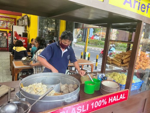 Top 10+ Tempat Makan Bakso di Batu Paling Enak &amp; Sudah Legendaris!